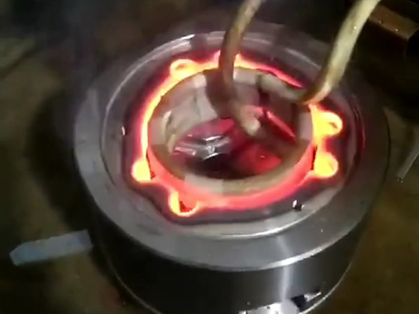 中高頻淬火機對內(nèi)孔內(nèi)壁加熱淬火