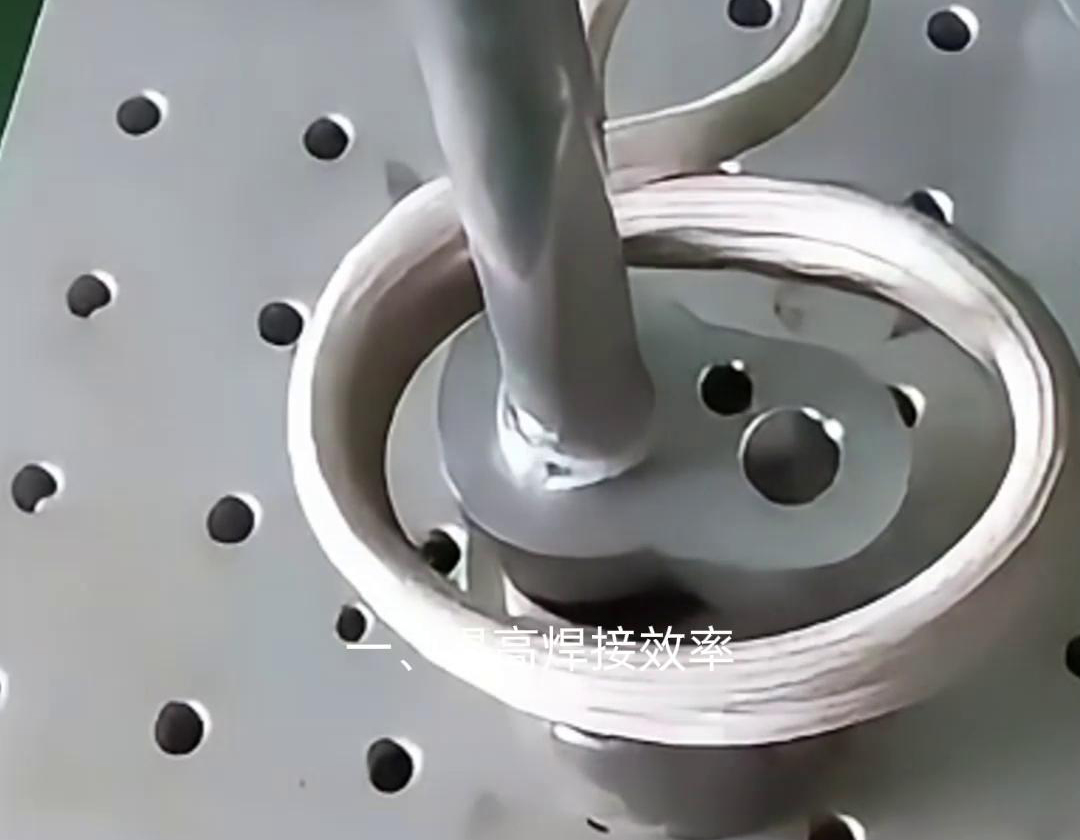 鋁件焊接設(shè)備中，手持式高頻焊機是一種適用于鋁管焊接的高效、便捷的焊接工具