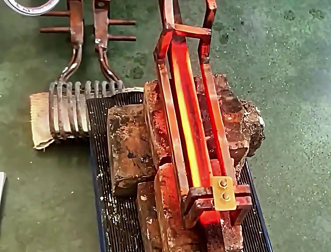 高頻感應(yīng)加熱機(jī)對(duì)25mm方鋼加熱測(cè)試，哪一種感應(yīng)加熱線圈會(huì)比較好